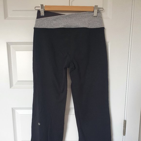 lululemon groove reversible stretch pant - size 6 (EUC) - Picture 2 of 3
